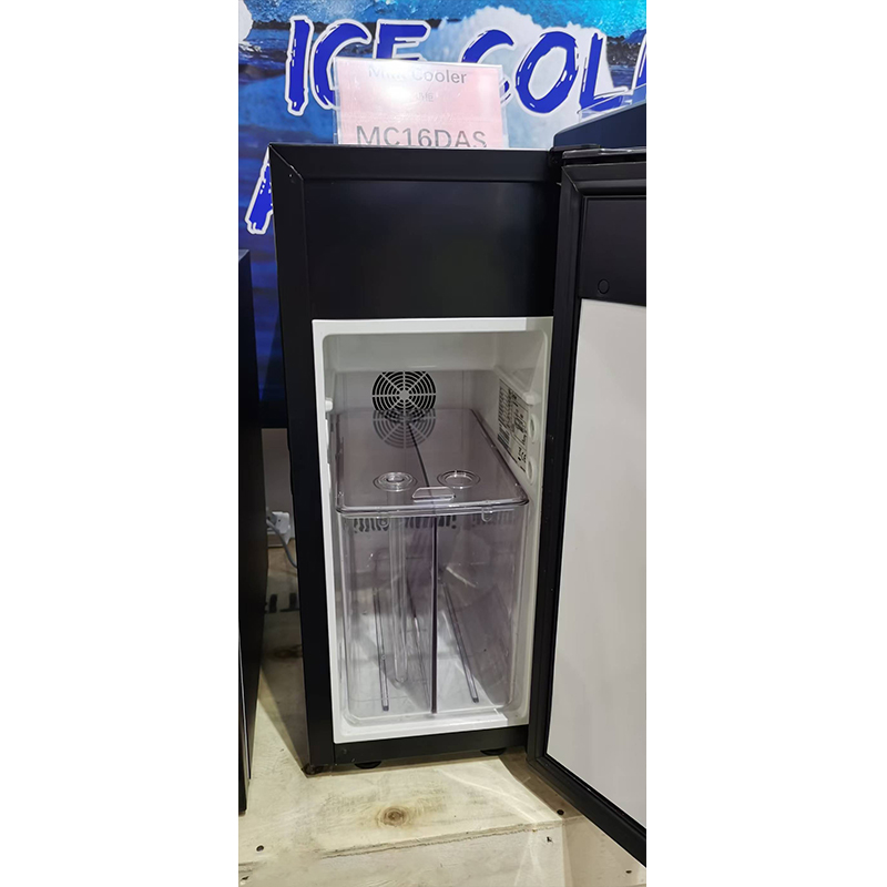 MC16DAS milk cooler interior, open door, illumination and air cooling system