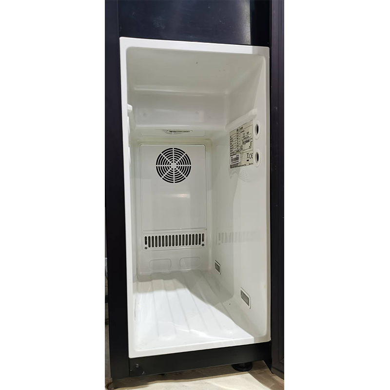 MC16DAS milk cooler interior, open door, illumination and air cooling system