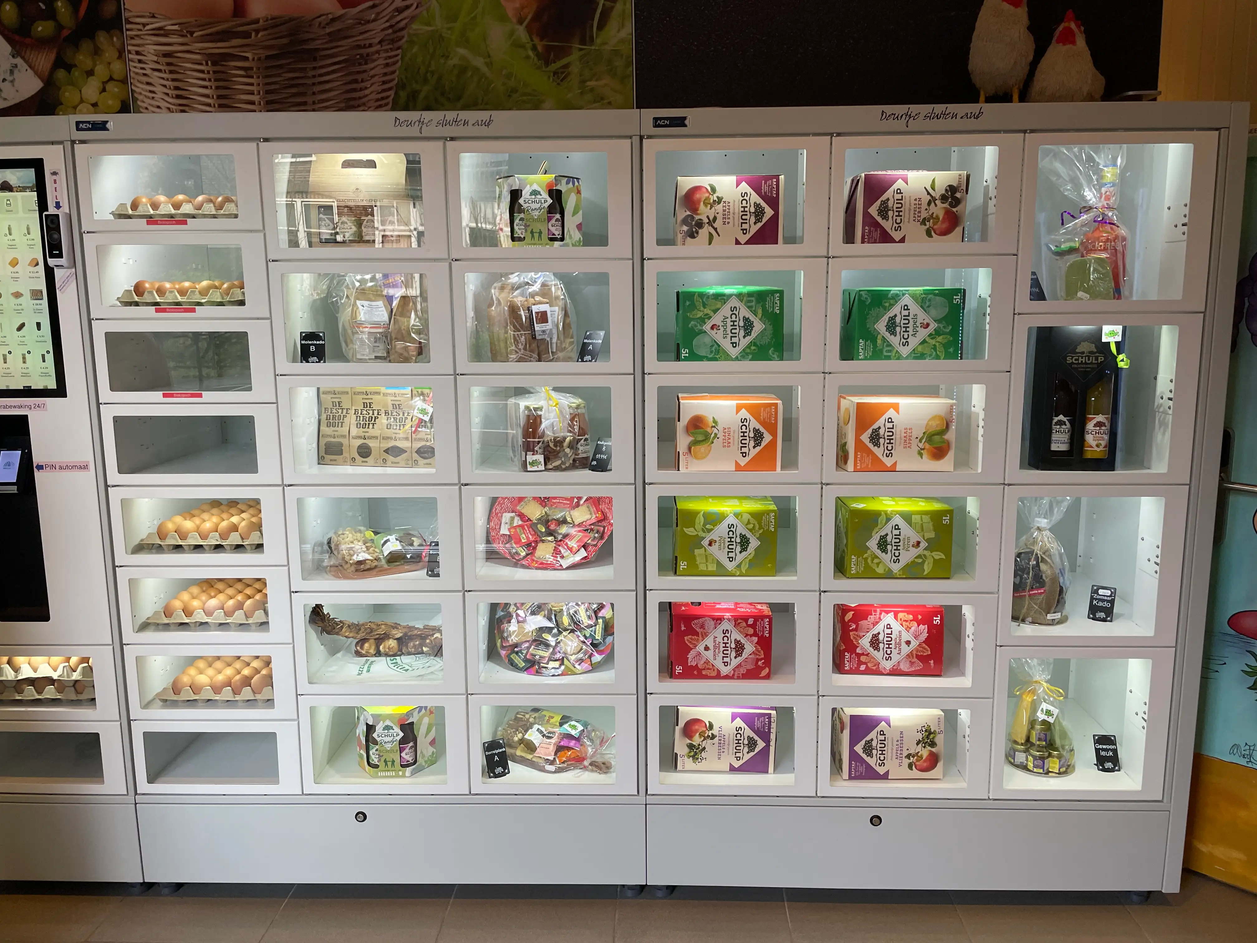 Smart locker vending machine for fresh produce and groceries