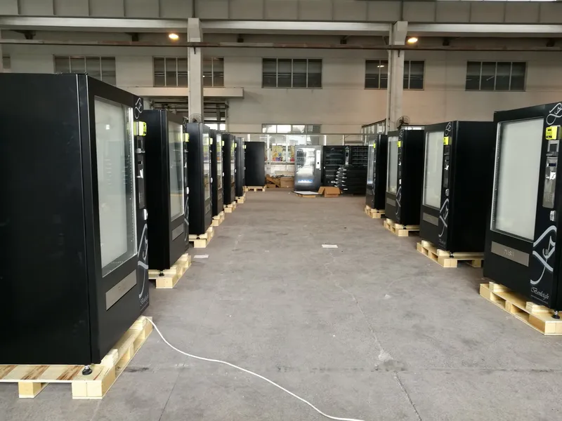 High-Quality-China-Manufacturer-Vending-Machine-with-48-Selections1